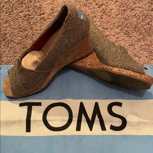 Toms